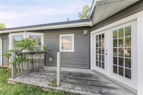 905 Main ST, Osawatomie, KS 66064