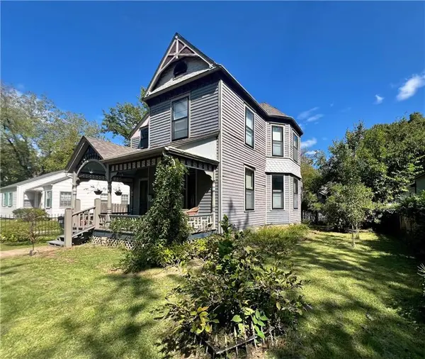 808 Mississippi ST, Lawrence, KS 66044