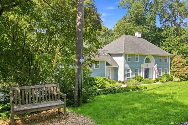 20 Hitching Post LN, Chappaqua, NY 10514