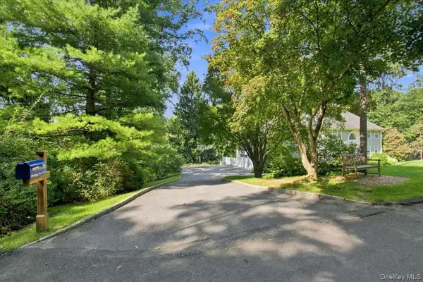 20 Hitching Post LN, Chappaqua, NY 10514