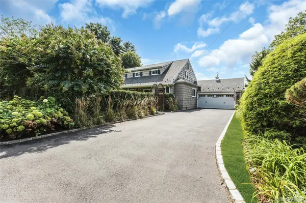 18 Briarcliff PL, Huntington, NY 11743