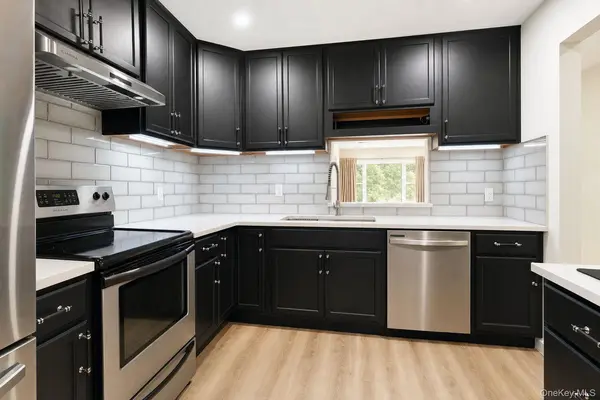 49 Matthews LN, Washingtonville, NY 10992