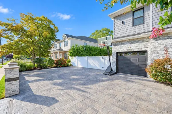 552 Dover RD, Oceanside, NY 11572