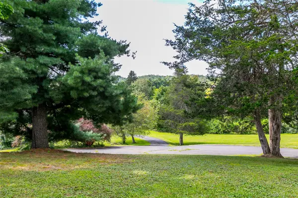 847 Route 82, Elizaville, NY 12523