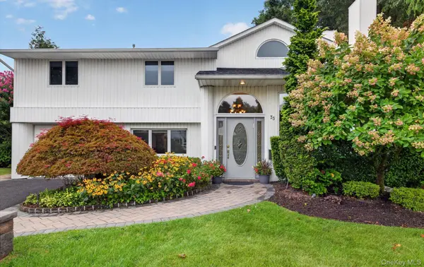 33 Phipps LN, Plainview, NY 11803