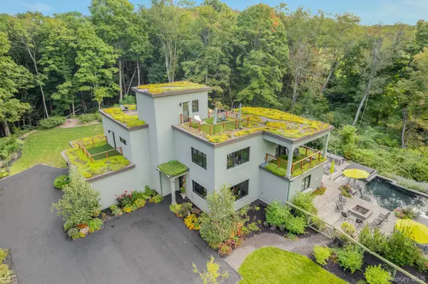 215 Smith RD, Poughkeepsie, NY 12603