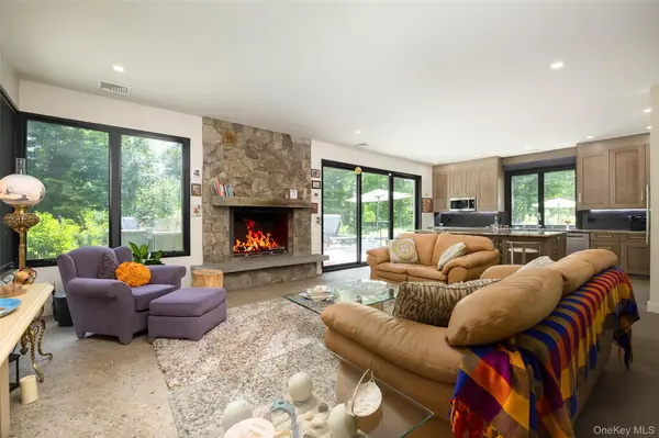 215 Smith RD, Poughkeepsie, NY 12603