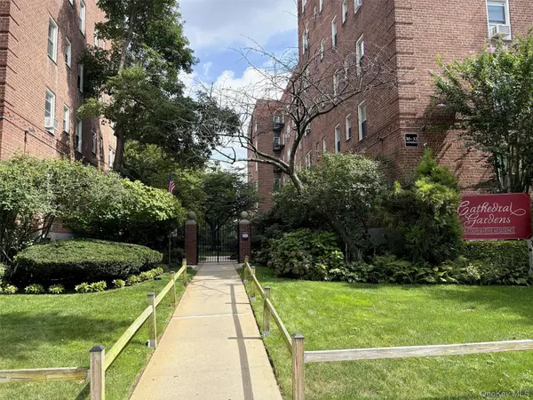 30 Catheral AVE #4A, Hempstead, NY 11550