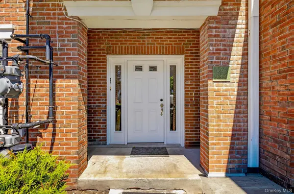 343 Soundview LN, College Point, NY 11356