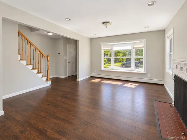 21757 77th AVE, Oakland Gardens, NY 11364