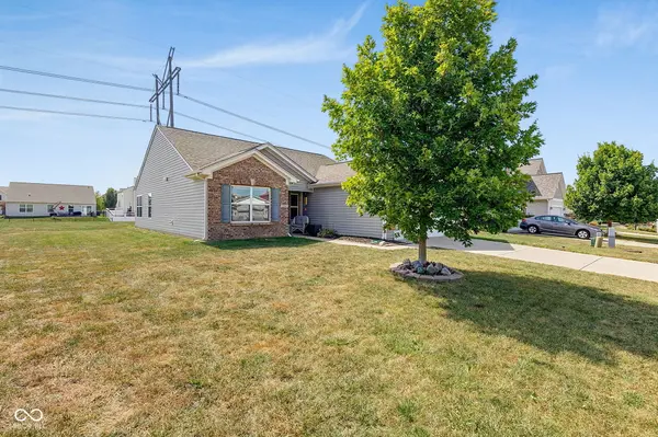 5785 White Pine RD, Whitestown, IN 46075