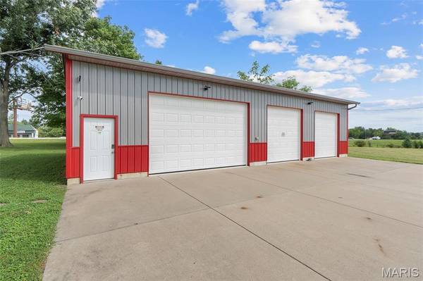1512 Old St Mary's RD, Perryville, MO 63775