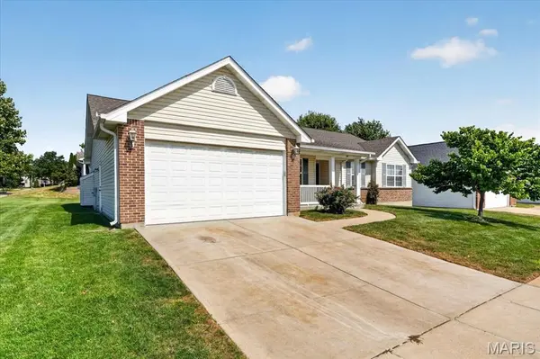 11 Swift Creek CT, St Peters, MO 63376