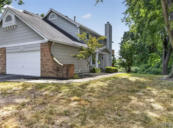 12043 Autumn Lakes DR, Maryland Heights, MO 63043