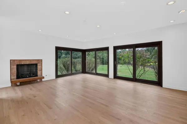 42 Royal Vale DR, Oak Brook, IL 60523