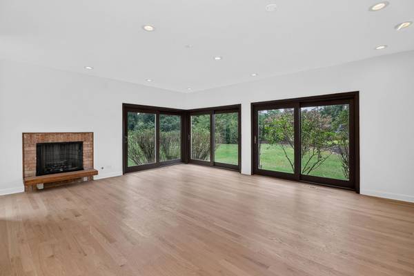 42 Royal Vale DR, Oak Brook, IL 60523