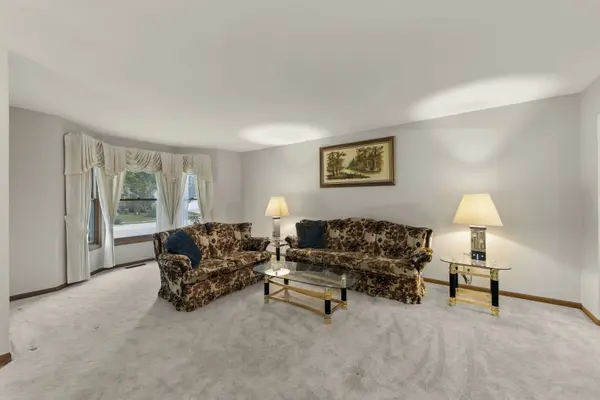 1384 President ST, Glendale Heights, IL 60139