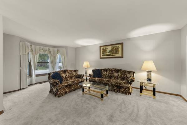 1384 President ST, Glendale Heights, IL 60139