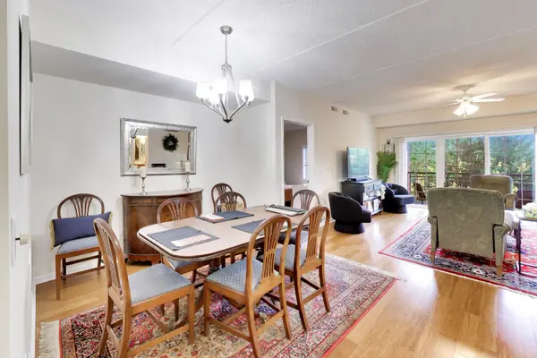 1479 N Milwaukee AVE #206, Libertyville, IL 60048