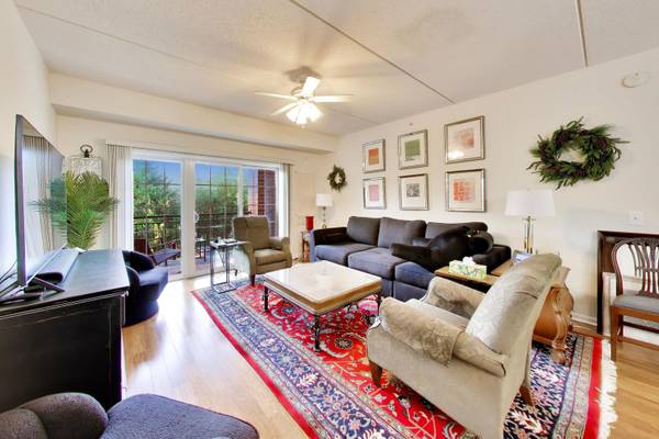 1479 N Milwaukee AVE #206, Libertyville, IL 60048