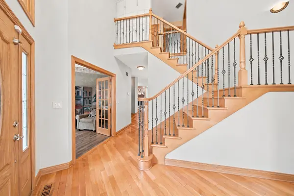 209 Linden Oaks LN, New Lenox, IL 60451