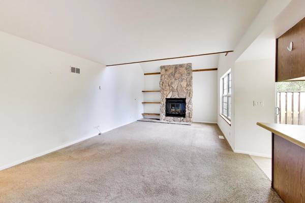 913 Campbell DR, Gurnee, IL 60031