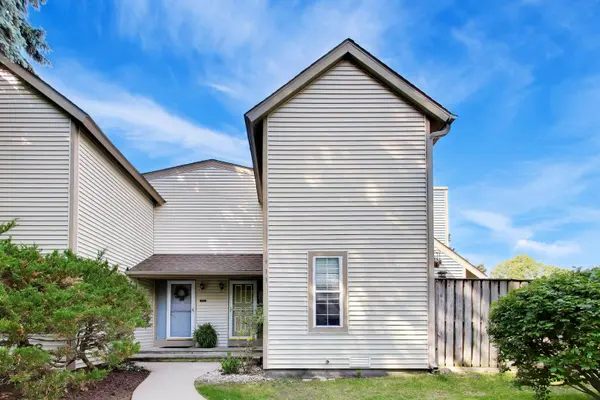 913 Campbell DR, Gurnee, IL 60031