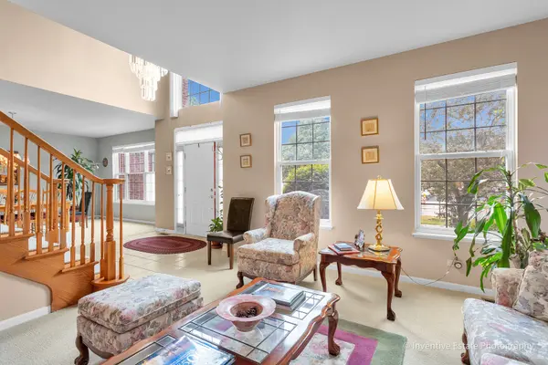 6096 Russell DR, Hoffman Estates, IL 60192