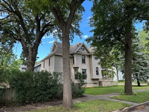 406 Ferguson ST, Charles City, IA 50616