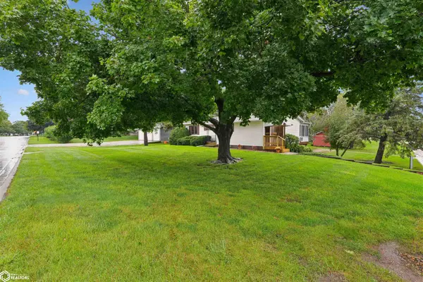 410 4Th ST, State Center, IA 50247