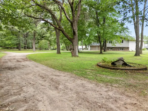 569 327th AVE NE, Cambridge, MN 55008