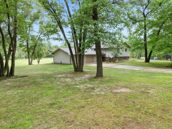 569 327th AVE NE, Cambridge, MN 55008