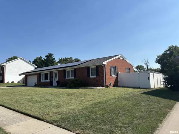 206 Massey LN, Jacksonville, IL 62650