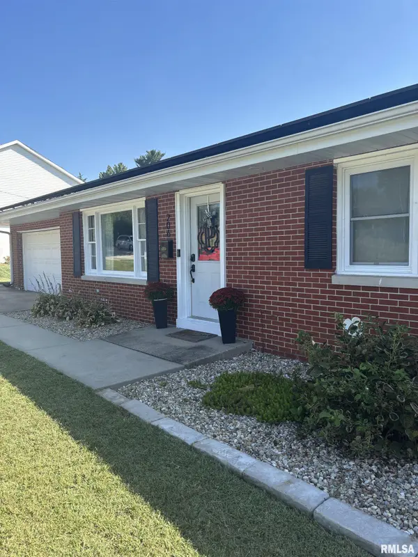 206 Massey LN, Jacksonville, IL 62650