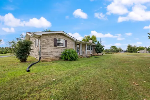 7559 Scottsville Rd, Lafayette, TN 37083