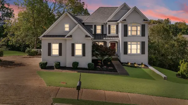 6040 Woodland Hills Dr, Nashville, TN 37211
