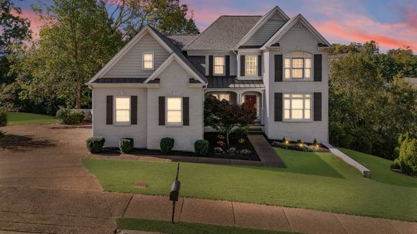 6040 Woodland Hills Dr, Nashville, TN 37211