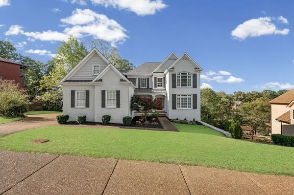 6040 Woodland Hills Dr, Nashville, TN 37211