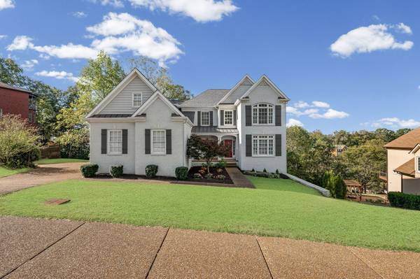 6040 Woodland Hills Dr, Nashville, TN 37211
