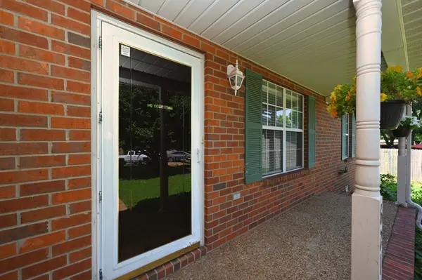 621 Kingsway Dr, Old Hickory, TN 37138