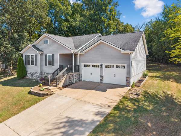 1891 Sheffield Ln, Columbia, TN 38401