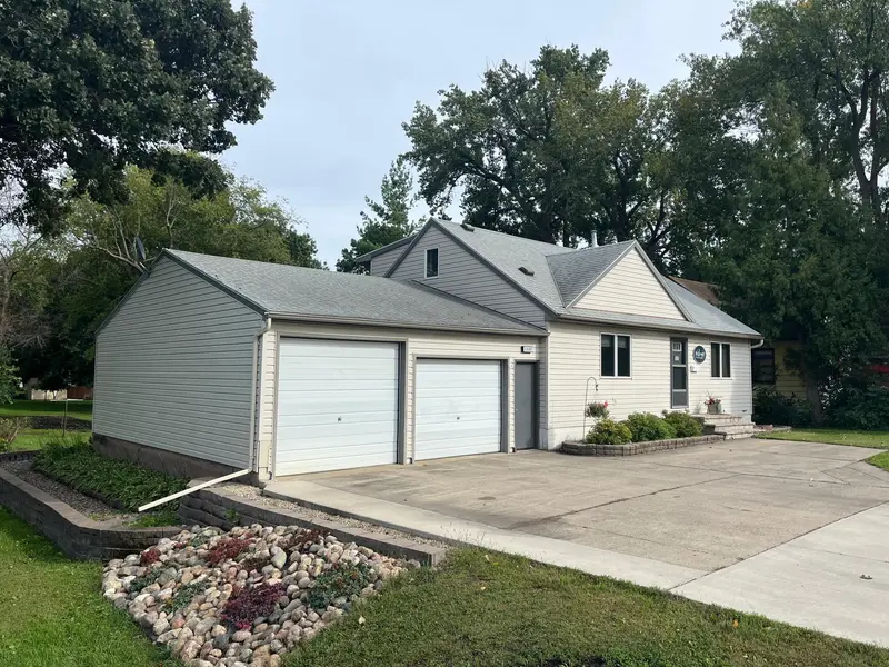 1112 Bridge AVE, Albert Lea, MN 56007