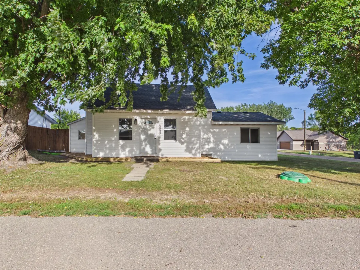 201 Nelson ST S, Cyrus, MN 56323