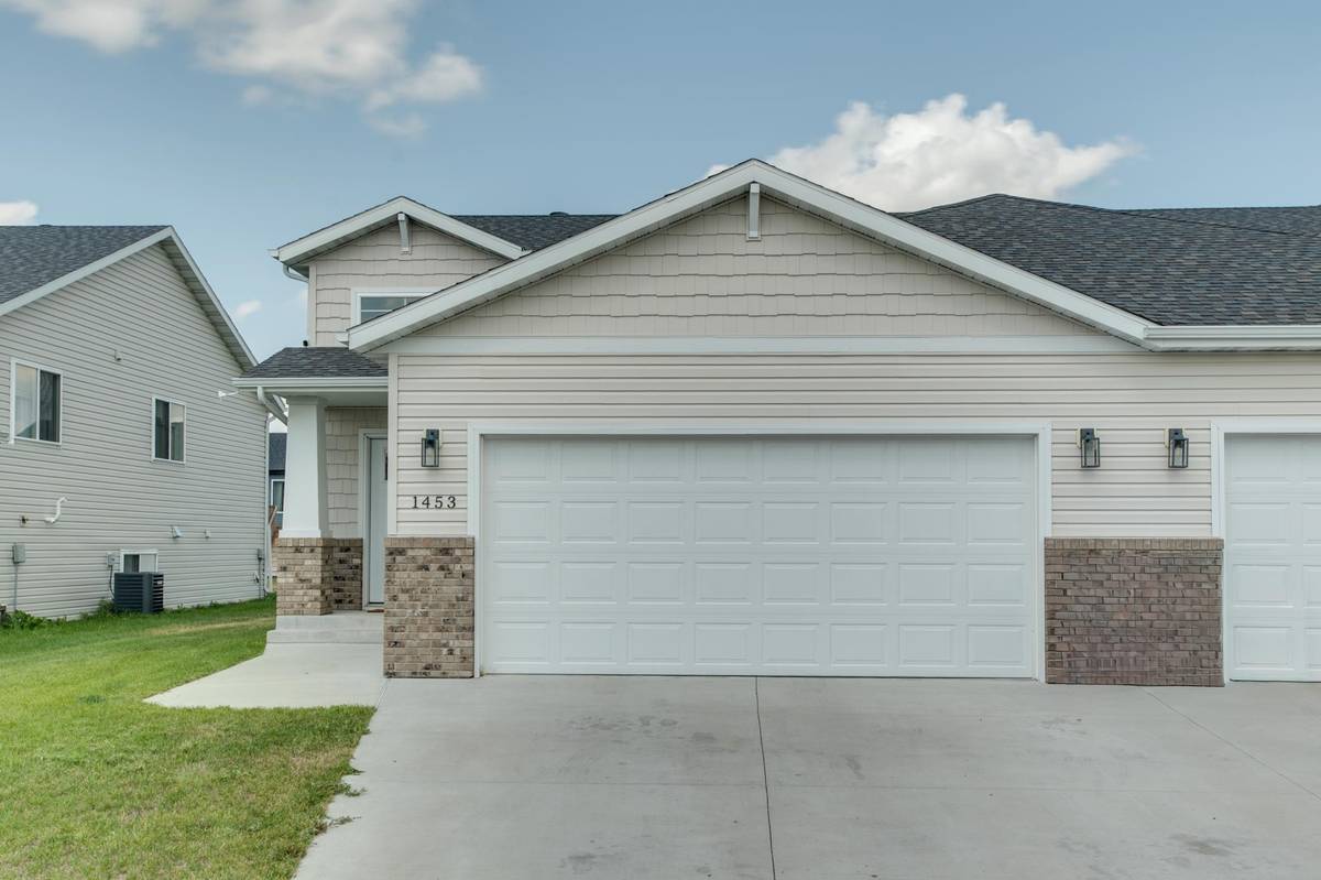 1453 69th AVE S, Fargo, ND 58104