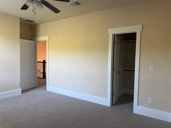 5449 Diamante DR, Spicewood, TX 78669