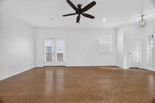 430 Twisted Oaks LN, Buda, TX 78610