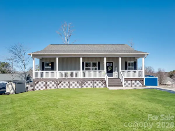 9464 Riviera DR, Sherrills Ford, NC 28673