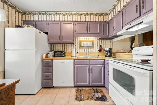 2705 N Center ST #37, Hickory, NC 28601