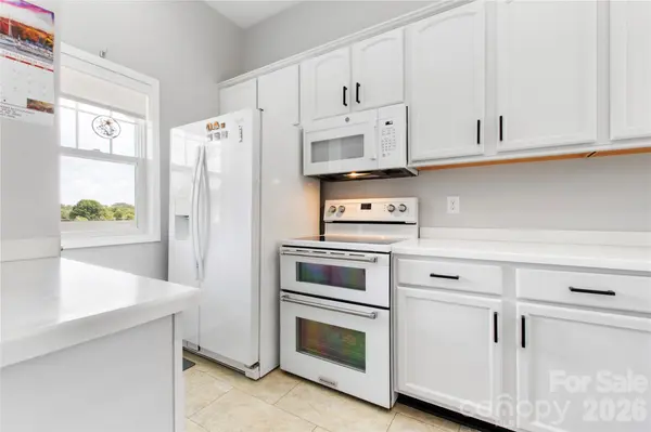 111 White ST #B, Morganton, NC 28655