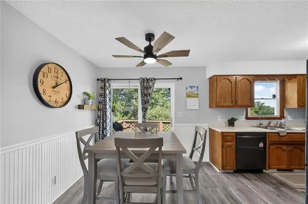 306 Lakeland DR, Smithville, MO 64089